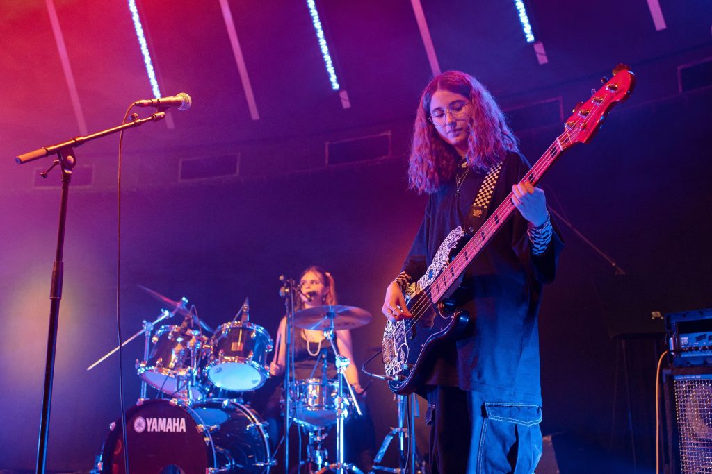 Tra le proposte di Helvetiarockt c’è anche il «bandworkshop» rivolto a musiciste di giovani gruppi musicali (Danielle Liniger)