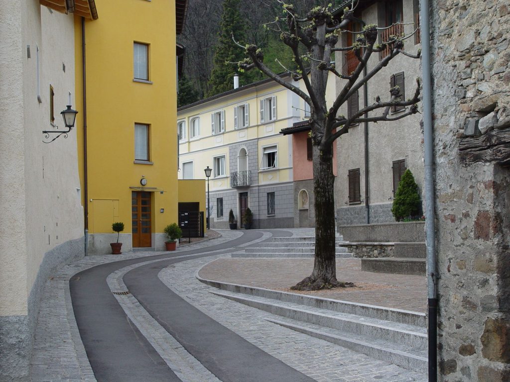 La pedonalizzazione del nucleo e l’introduzione della zona 30 sono valse una menzione al comune di Manno (Mobilità pedonale Svizzera)