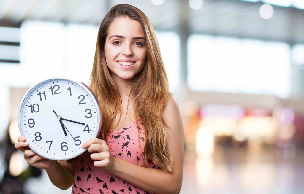 Il Festival del tempo propone attività ludiche e di riflessione per adulti, ragazzi e bambini (Designed by Asierromero / Freepik)