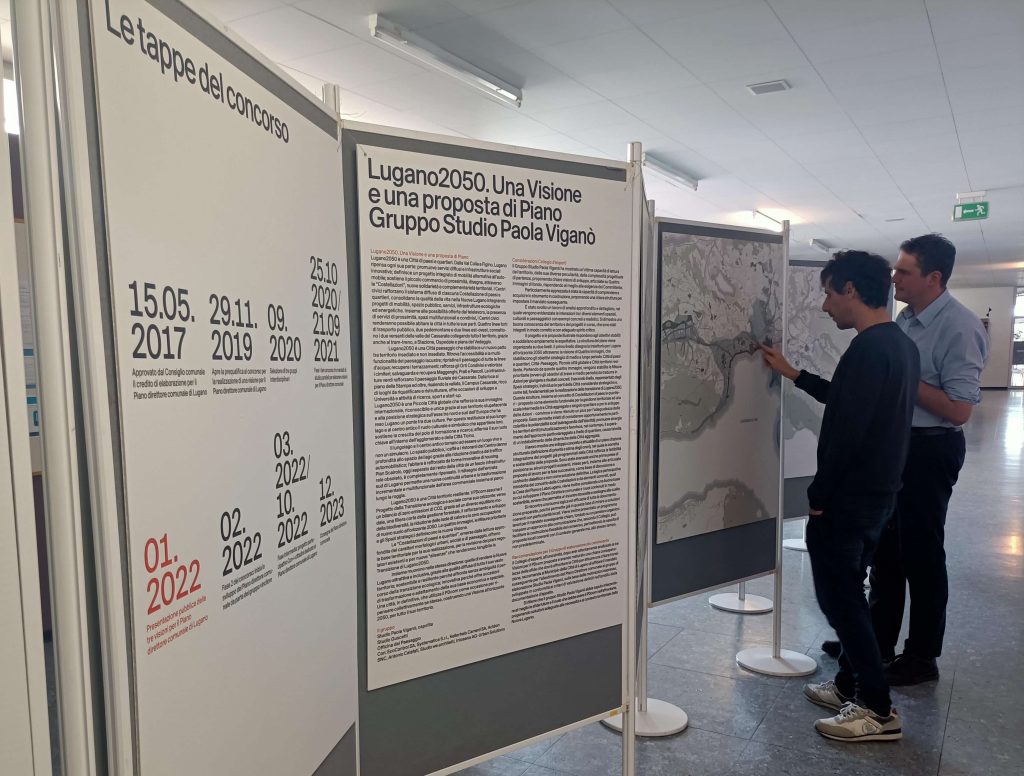 Mostra relativa al progetto del PDCom di Lugano allestita nelle sedi dei Licei 1 e 2 di Lugano.