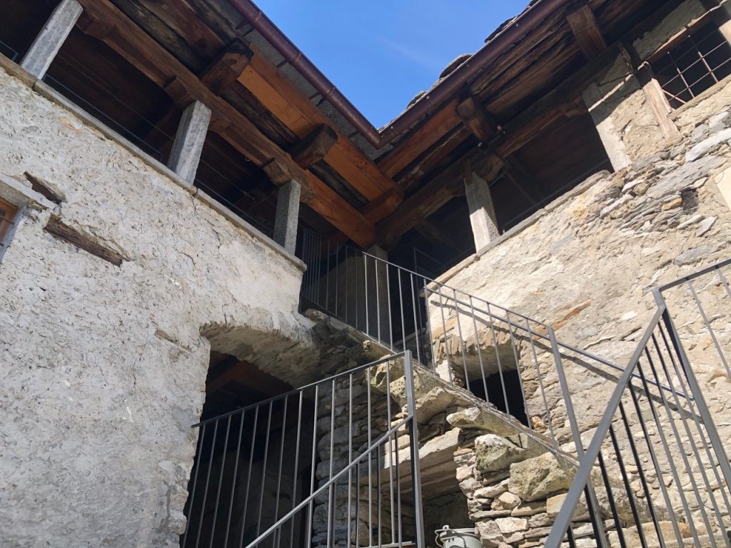 Casa Portico a Moghegno (S. Hubmann)