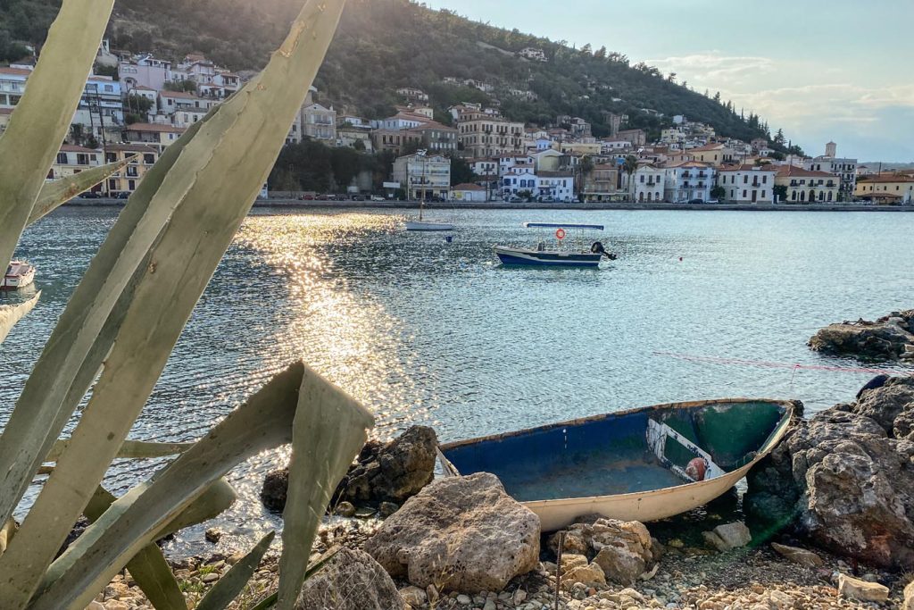 Vista di Gythio dall’isola di Marathonisi
