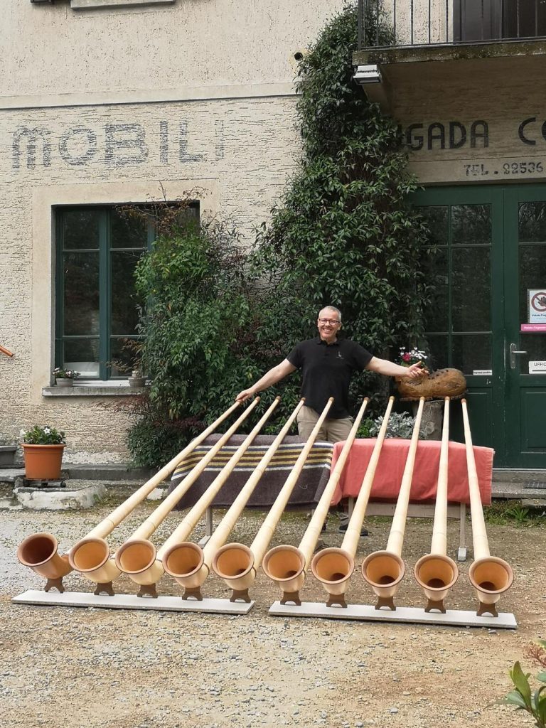 Aldo Bugada e alcuni corni delle Alpi