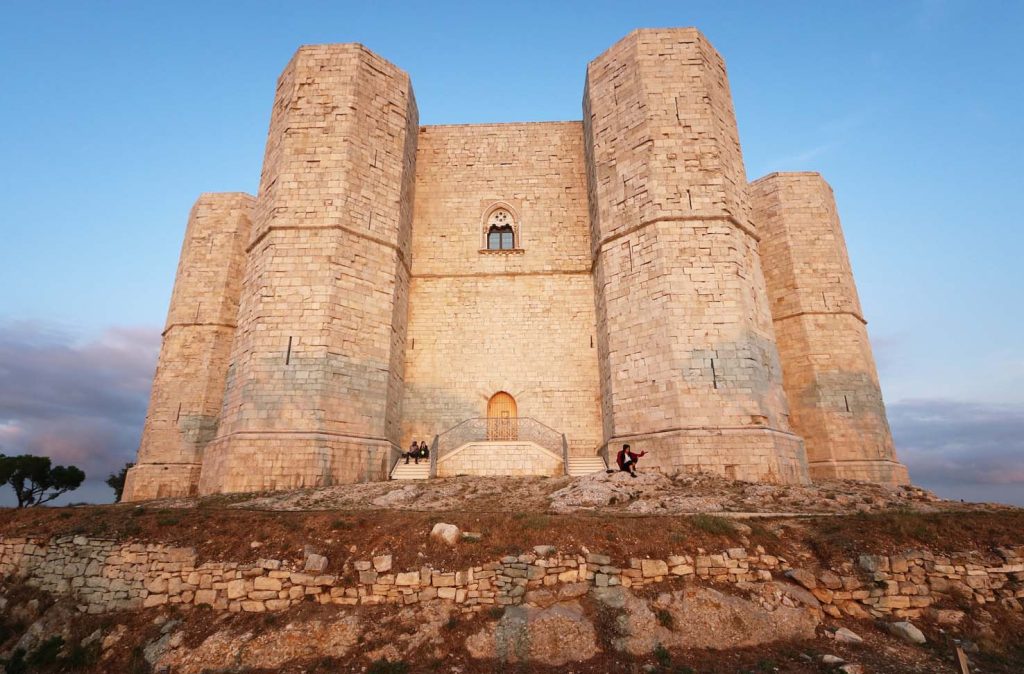 Castel del Monte: la misteriosa fortezza medievale di Federico II inserita nel patrimonio mondiale dell'UNESCO che domina l'altopiano