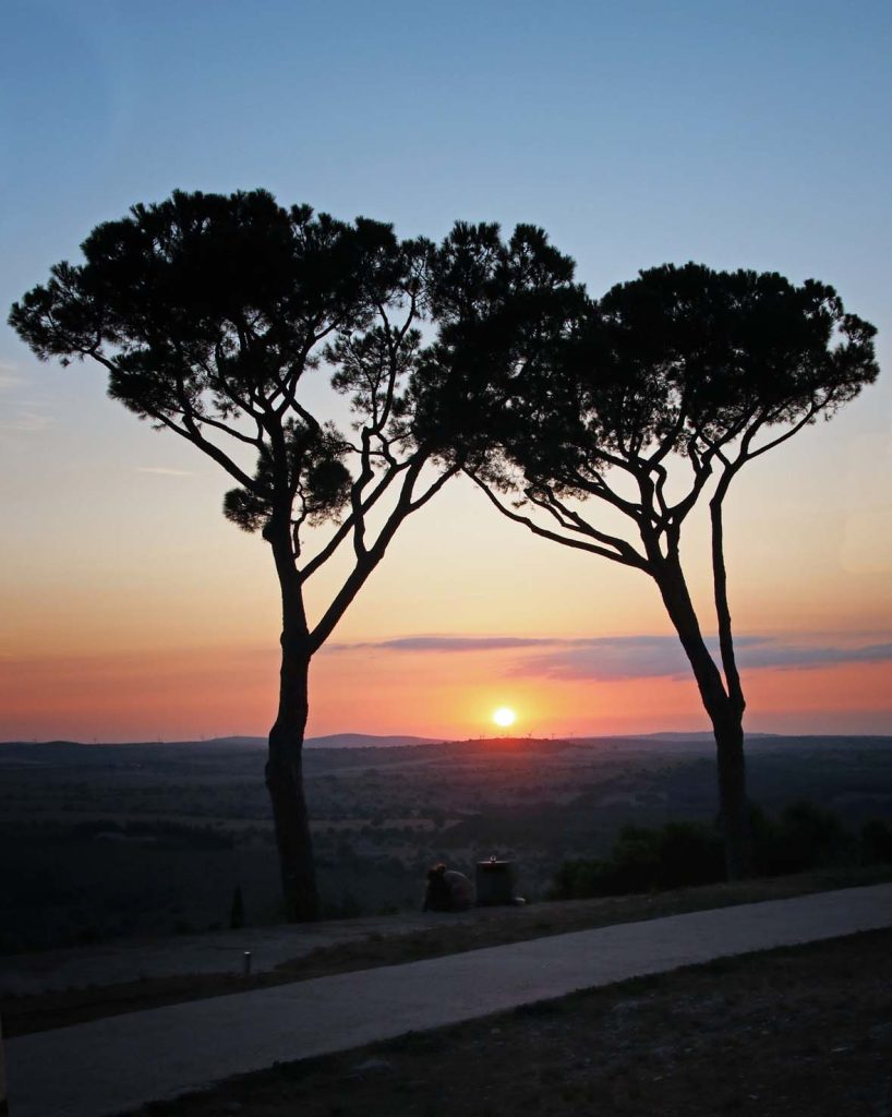 Paesaggi brulli e magnifici tramonti sono la norma all'interno del parco
