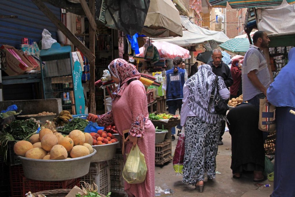 Voci, colori, odori al mercato nei pressi delle catacombe