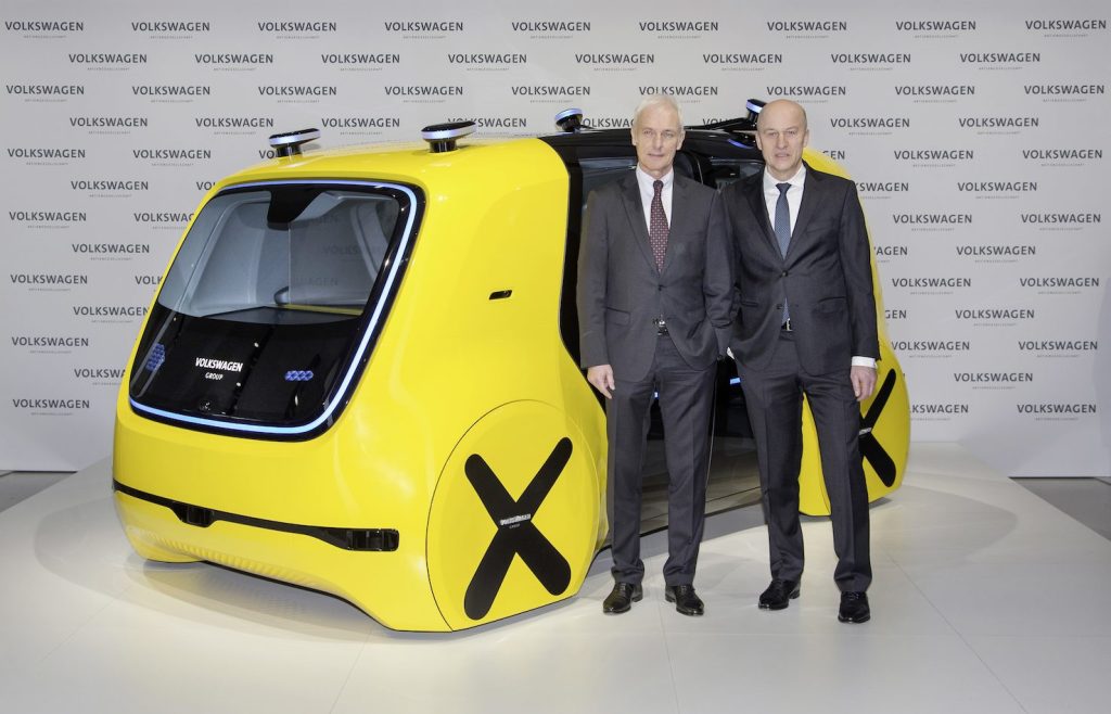 Del gruppo VW: il CEO Matthias Müller e il CFO Frank Witter con SEDRIC school bus