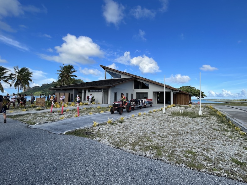 Il minuscolo aeroporto di Maupiti