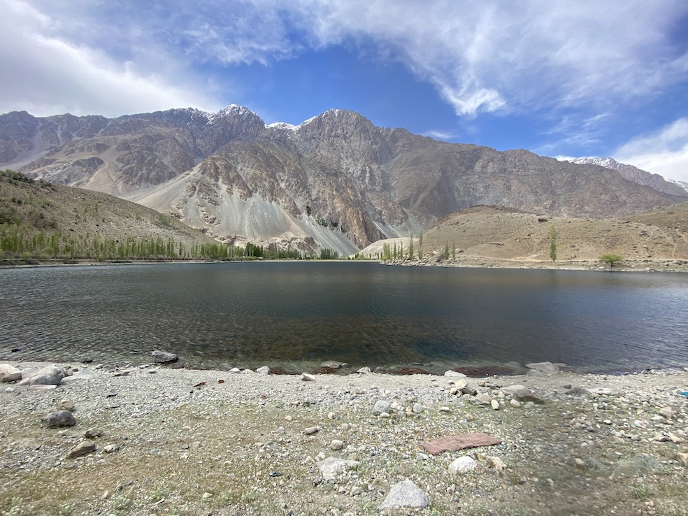 Il paesaggio della Karakorum Highway visto dal finestrino