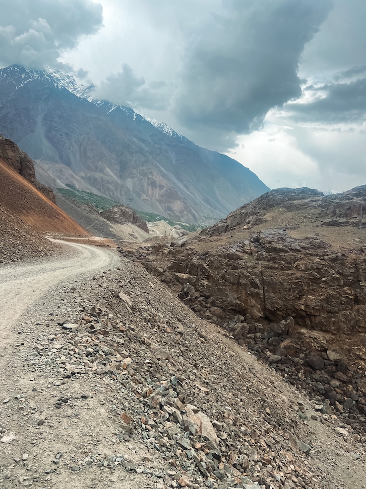 Il tortuoso tratto stradale che porta alle Fairy Meadows, il campo base del Nanga Parbat