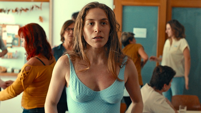 Barbara Giordano in una scena di Love Me Tender, di cui è protagonista (firsthandfilms.ch)