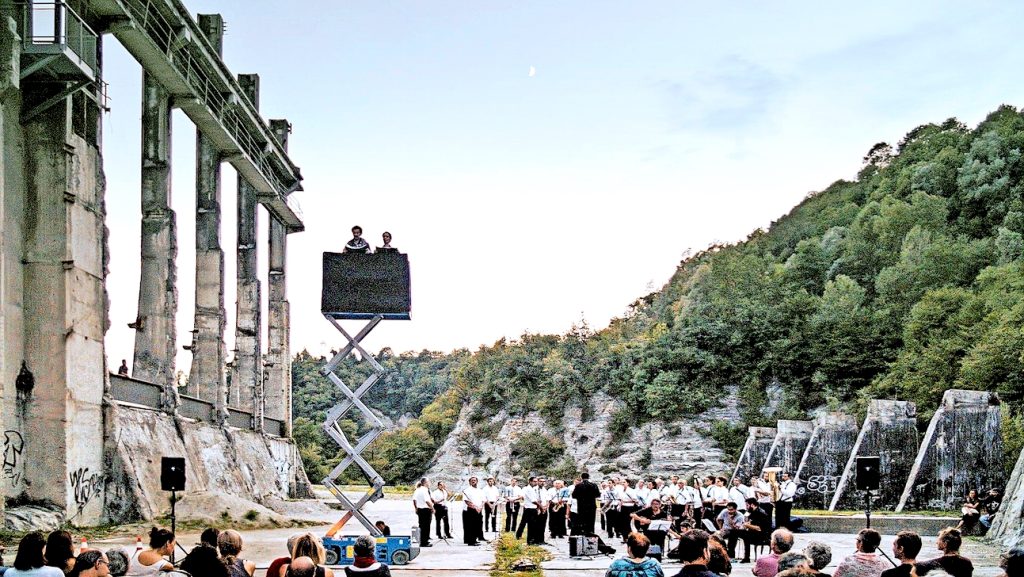 Un momento dello spettacolo Via Lattea 14, edizione 2017 al Parco delle Gole della Breggia (© Teatro del Tempo)