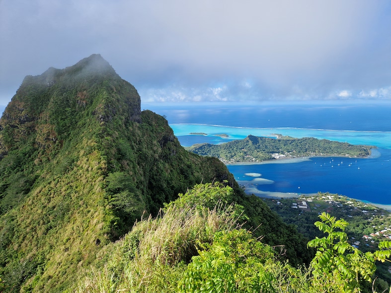 Le montagne di Bora Bora raggiungono quasi i settecento metri d'altezza