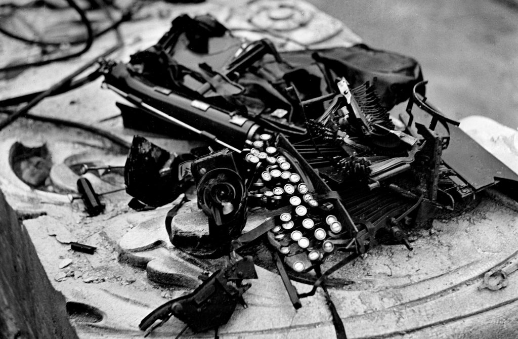 Lee Miller, Remington Silent, London, 1940 (© Lee Miller Archives England 2020. Tutti i diritti riservati)