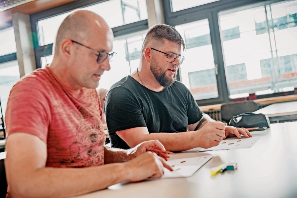 L’Associazione Leggere e Scrivere si focalizza sull’offerta di corsi di lettura, scrittura, calcolo, uso del computer e tablet (Ruben Ung)