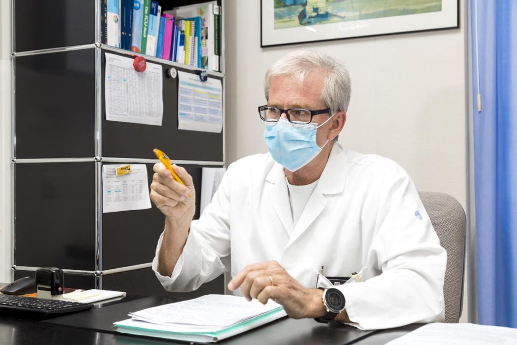 Il direttore sanitario e primario di medicina interna all’OBV di Mendrisio dottor Brenno Balestra (Stefano Spinelli)