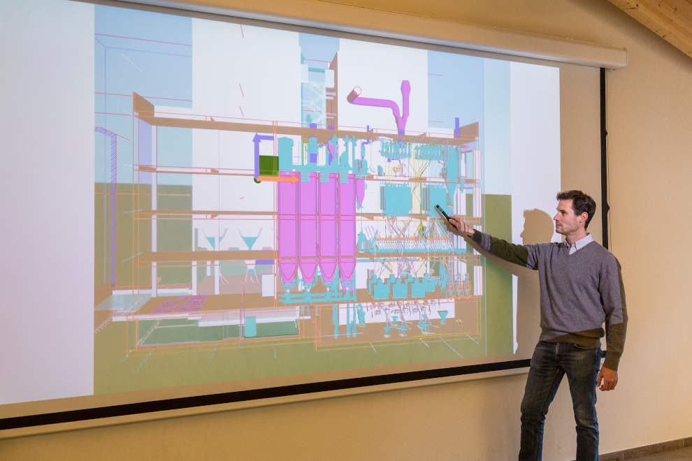 Alessandro Fontana illustra il progetto del nuovo mulino di Maroggia: l’obiettivo per la riapertura è nei primi mesi del 2023 (S. Spinelli)
