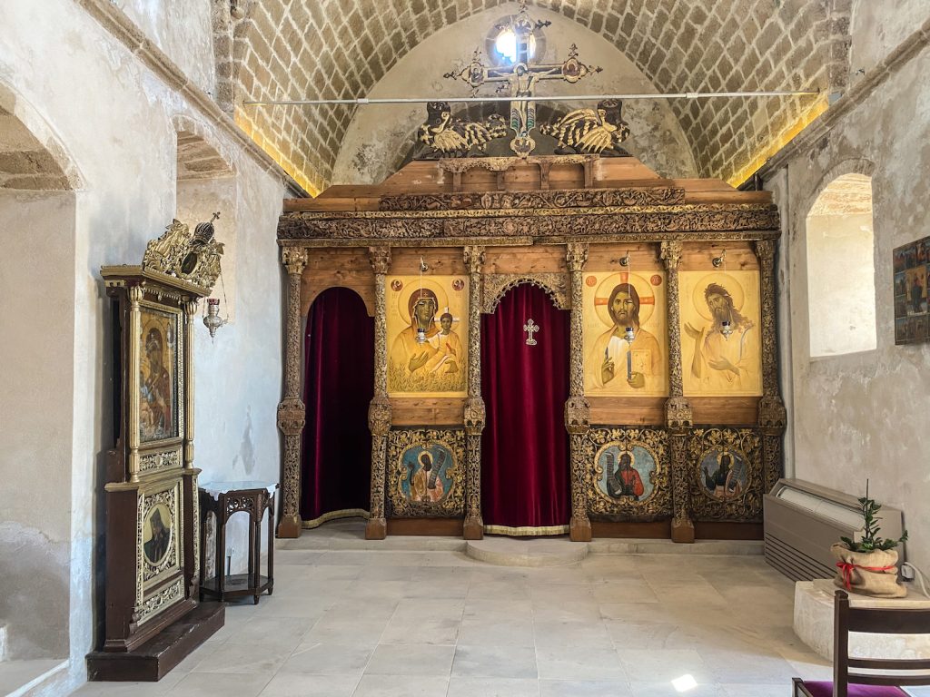 Interno della chiesa di Panagia Myrtidiotissa o Kritikia