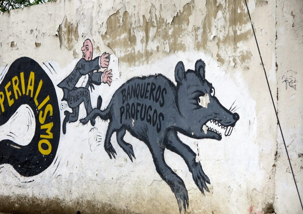 Murales sui banchieri privati accusati di aver fatto uscire illegalmente dal Venezuela grandi quantità di denaro