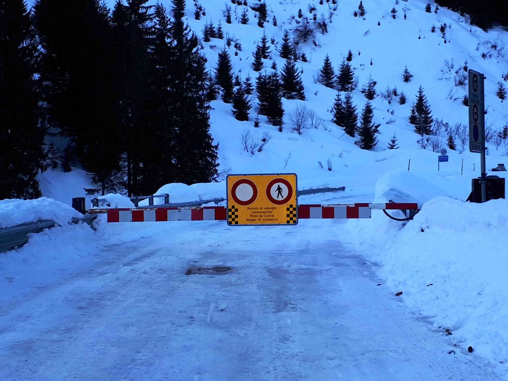 Barriera chiusa a Campra (Mara Maestrani)
