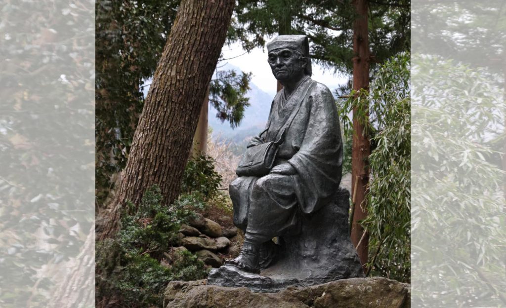 Una statua del poeta Matsuo Basho a Yamadera, nella prefettura di Yamagata (KimonBerlin)