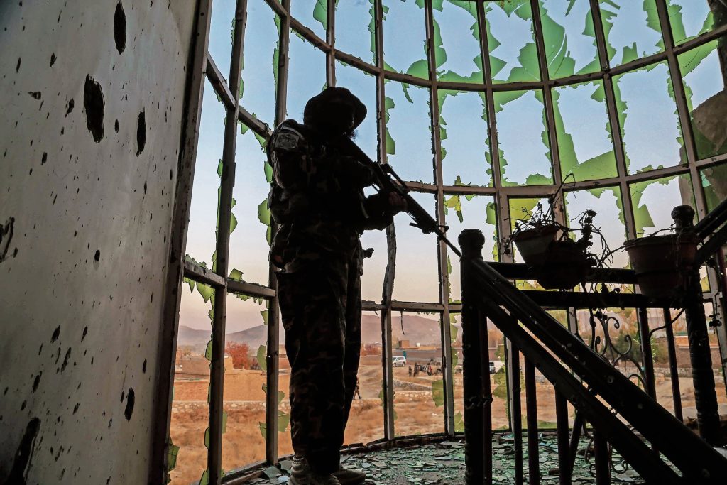 Operazione dei talebani in un nascondiglio
dell’Isis-K alla periferia di Kabul. (Keystone)