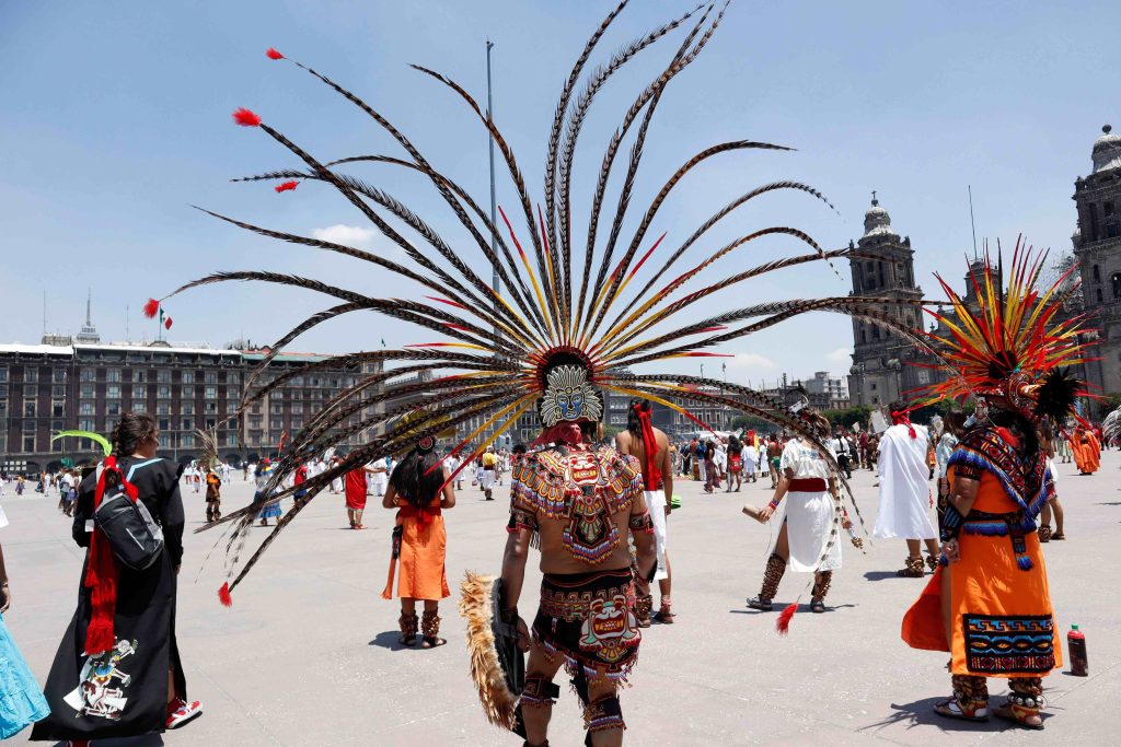 1. Ballerini piumati in Plaza de la Constitución, anche chiamata Zócalo (Shutterstock)