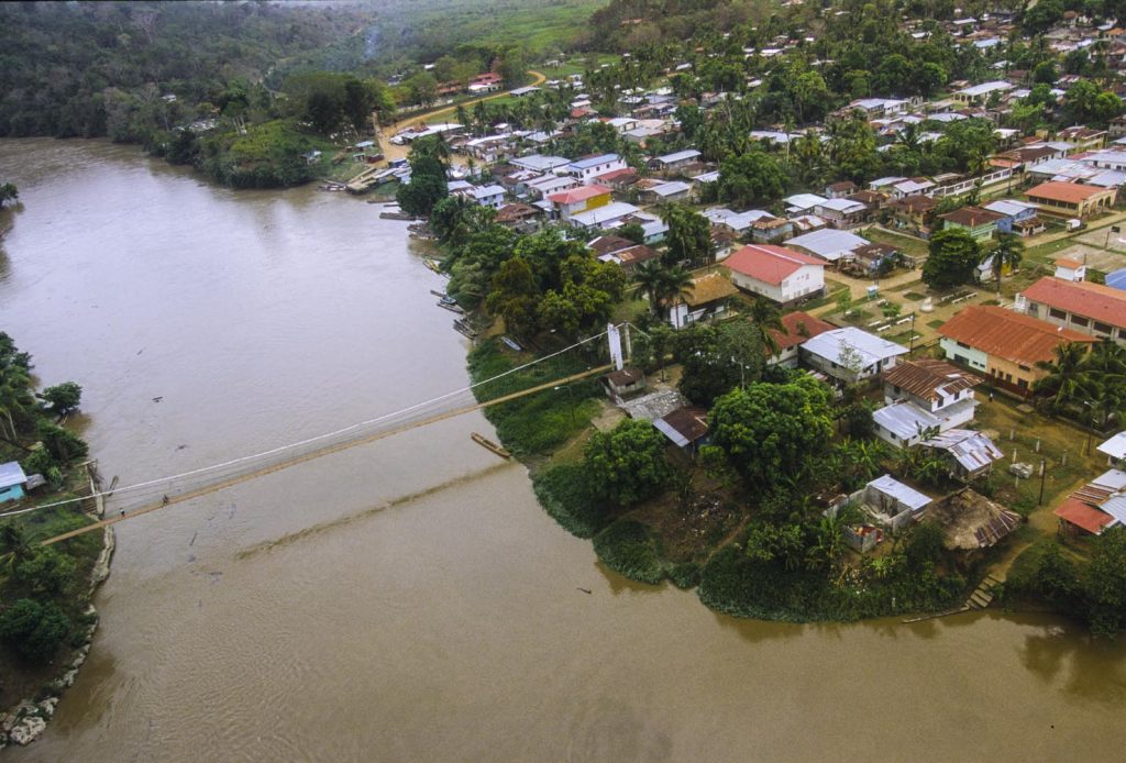 Yaviza, solo un piccolo ponte annuncia di aver raggiunto il famoso Darién Gap dove si ferma la