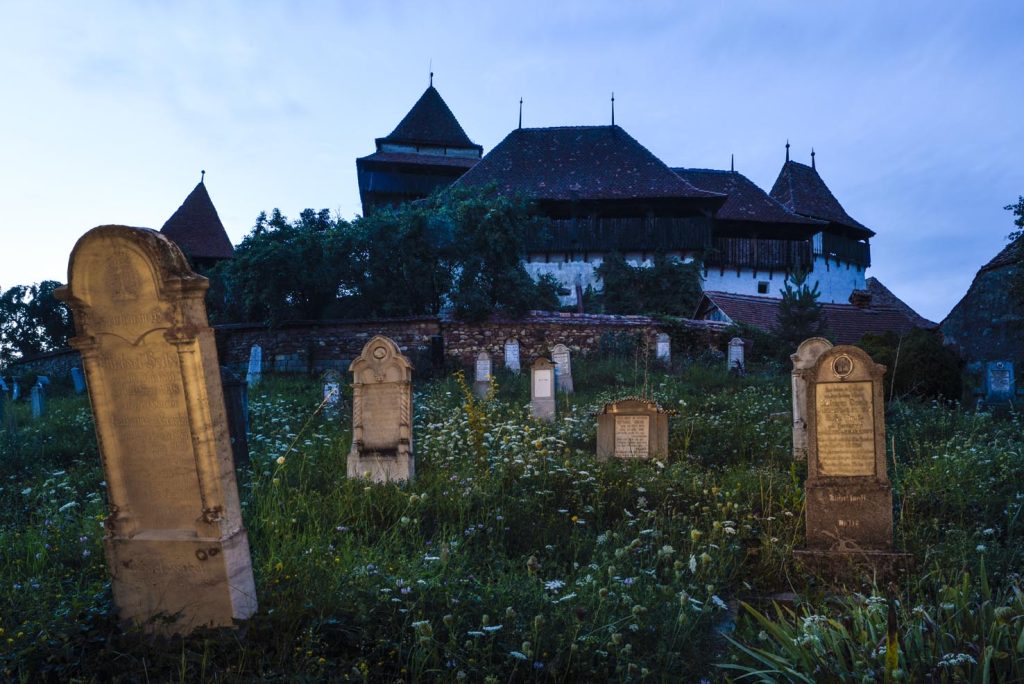 Viscri. Il cimitero della chiesa fortificata luterana