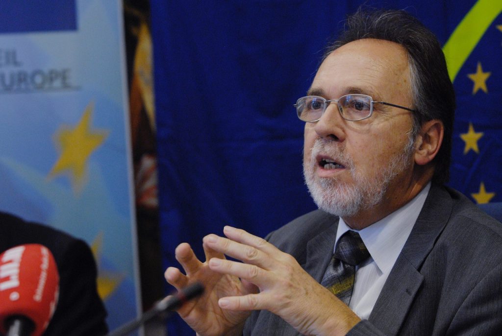 Dick Marty è stato procuratore pubblico, consigliere agli Stati e parlamentare del Consiglio d’Europa, per quasi due anni ha vissuto sotto scorta