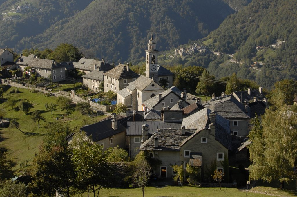 Il bel nucleo di Rasa raggiungibile da Verdasio con la funivia che in aprile sarà rinnovata (Ti-Press)