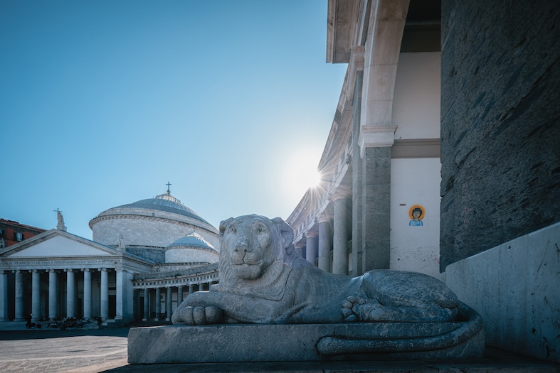 Scorci della Chiesa di San Francesco da Paola su Piazza del Plebiscito (Federico Quagliuolo)