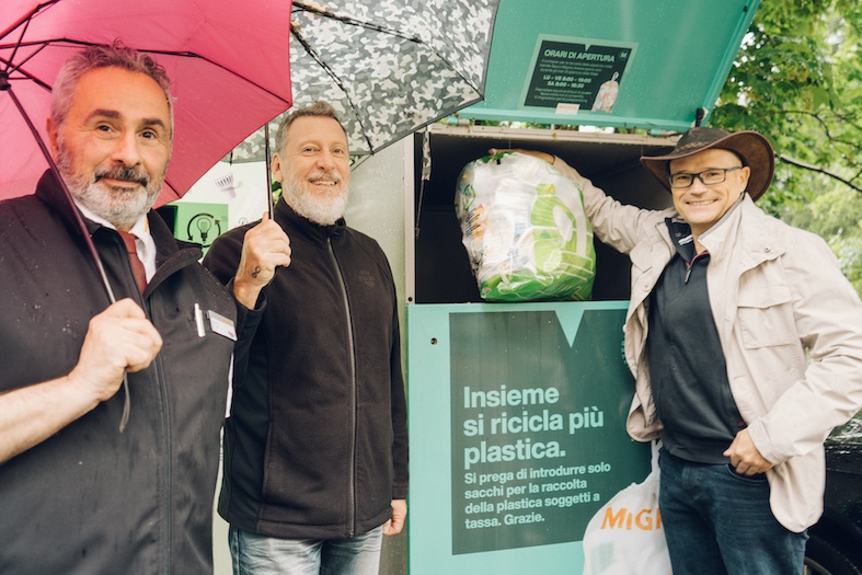 L. Maggiotto, gerente filiale di Tesserete, F. Canonica, Sindaco di Capriasca, e M. Moggi, Capo dicastero territorio e ambiente di Capriasca (V. Cammarata)