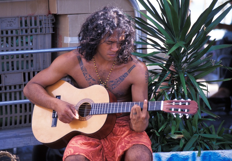 Tahitiano.