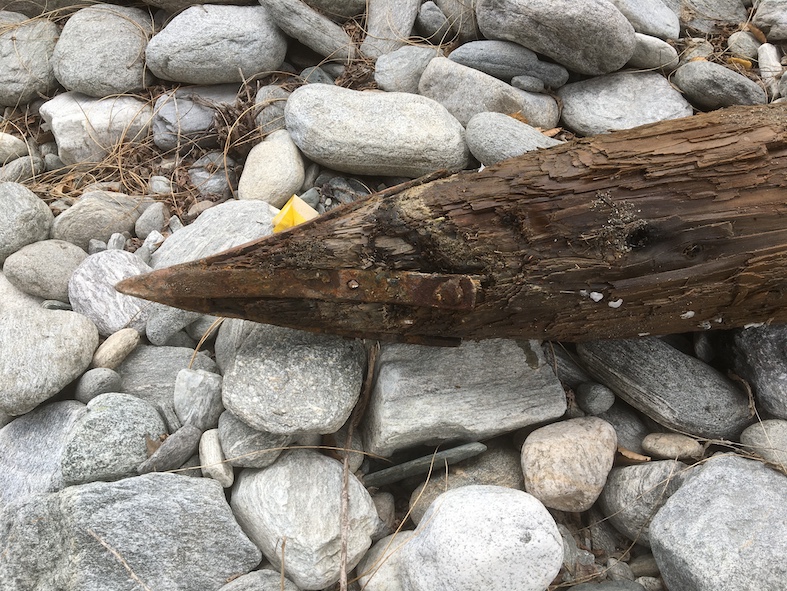 Palo di fondazione munito di puntazza