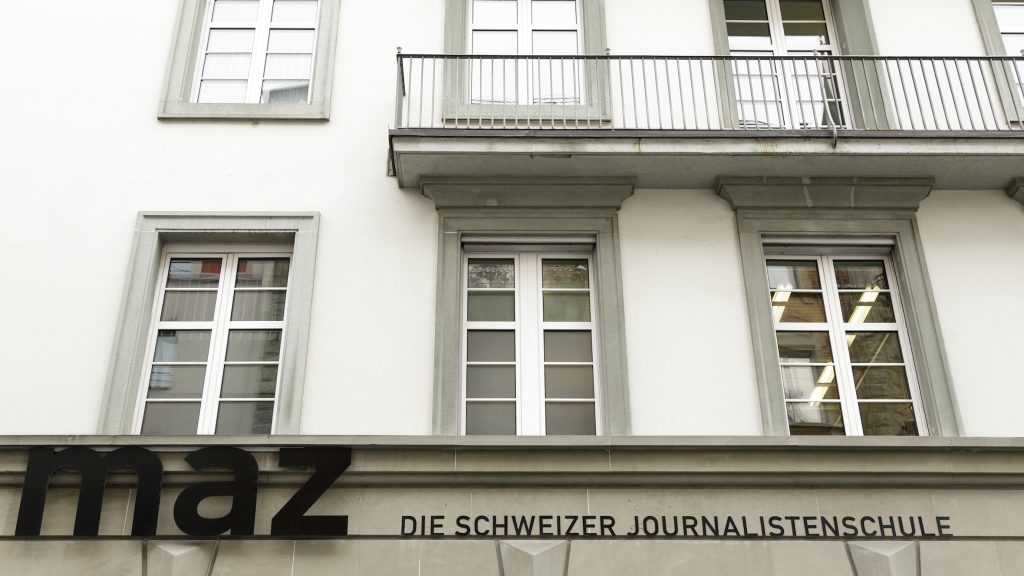 La scuola di Lucerna offre corsi di giornalismo e di comunicazione (Keystone)