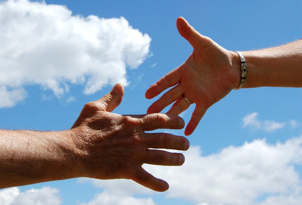 La solidarietà chiama in causa il tasso di coesione sociale che contraddistingue una società (Pixy)