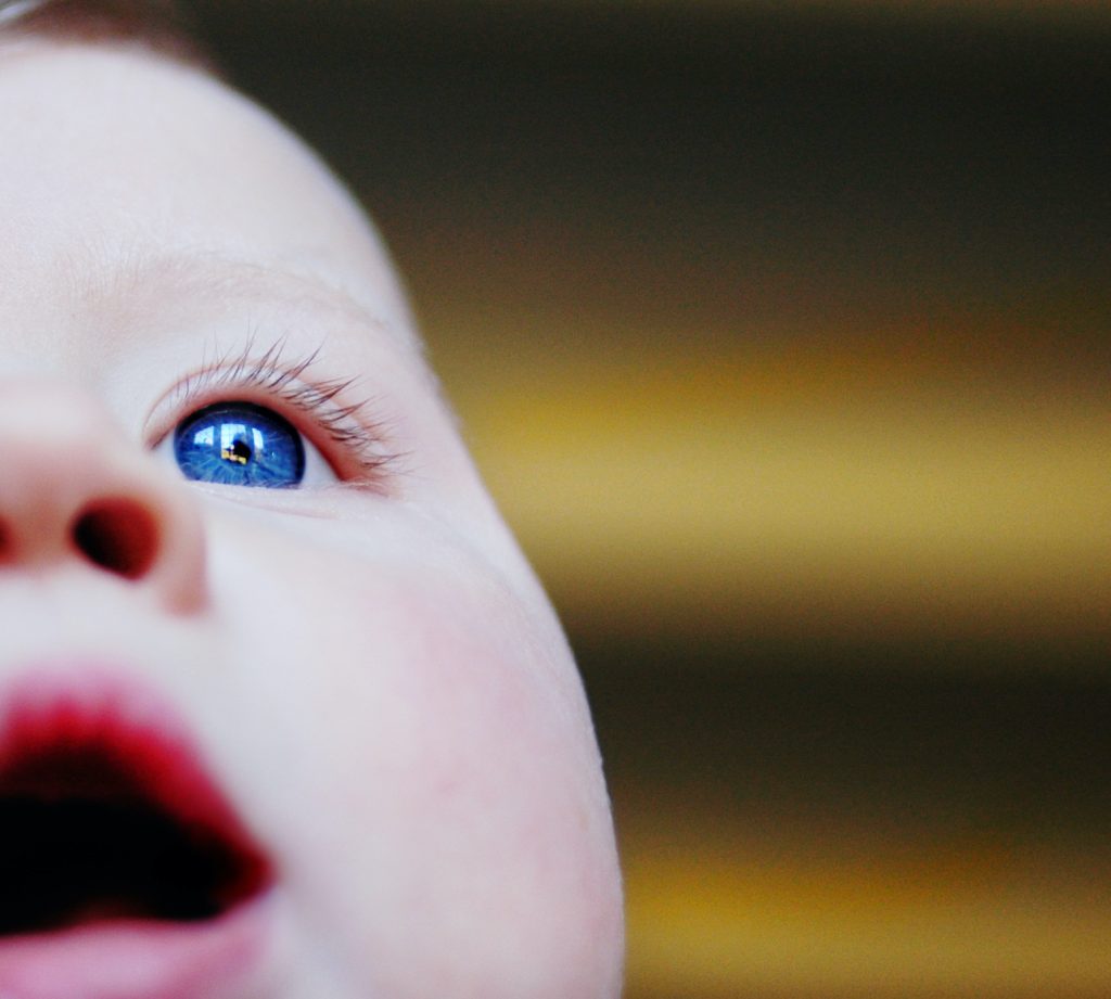 I bambini cercano costantemente eventi e cose che generino stupore (Maessive)