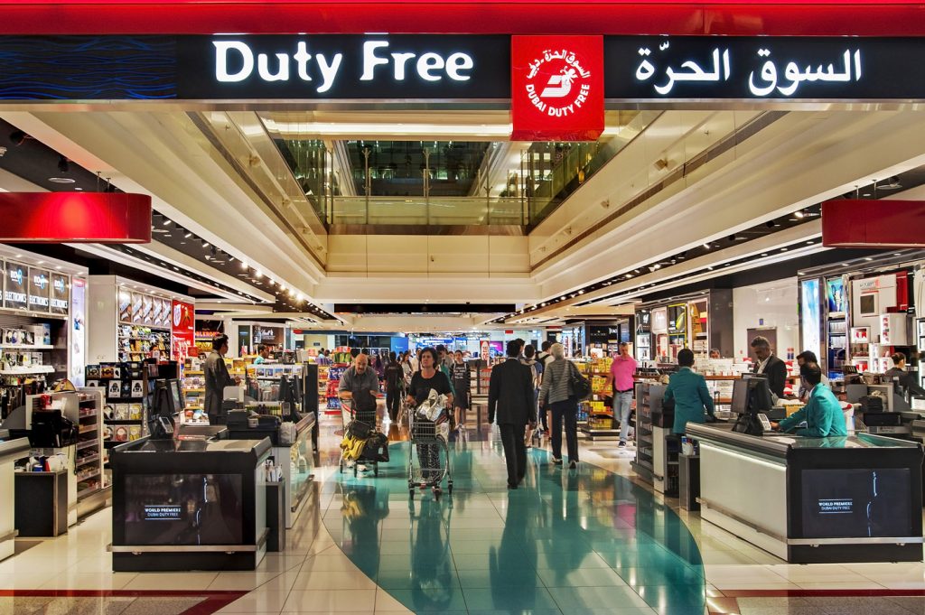 Il mastodontico aeroporto di Dubai è anche una mecca del commercio (Keystone)
