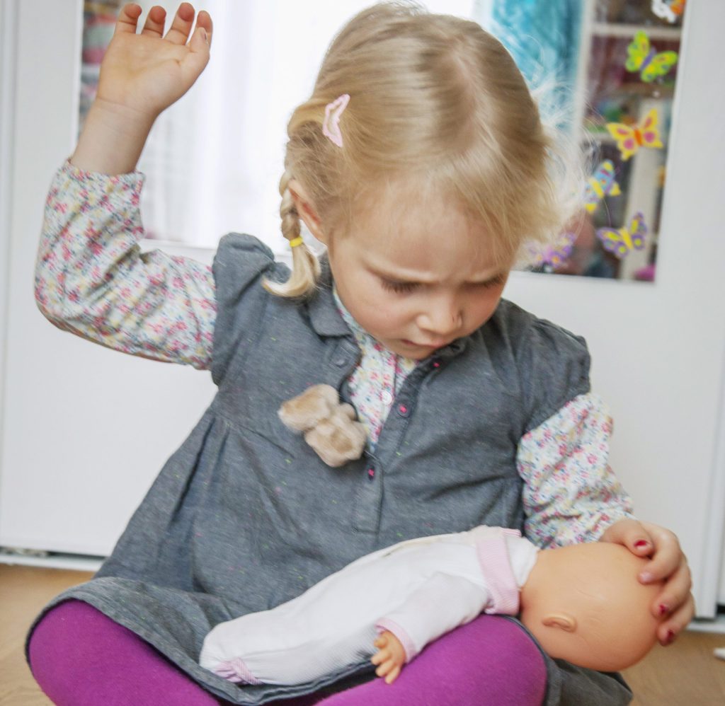 La sculacciata non ha nessun valore pedagogico (Marka)