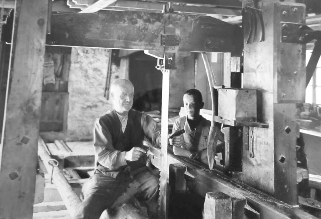 Segantino al lavoro. Bedretto, 1940 ca. (E. Spizzi)