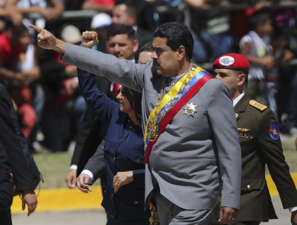 Il presidente Maduro a una commemorazione militare, il 1. febbraio 2017 a Caracas (Keystone)