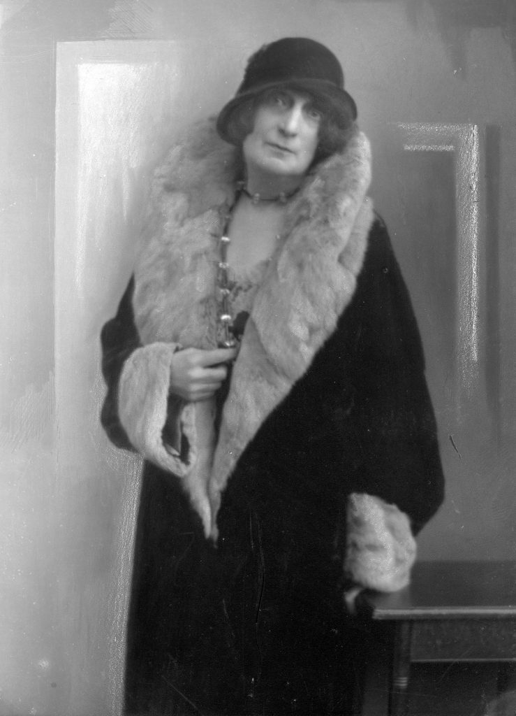 (Frank-Henri Jullien (1882-1938) - Centre d'iconographie genevoise, Wikipedia)