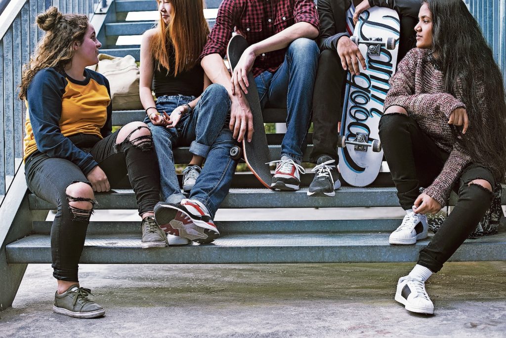 Il gruppo ha una grande importanza durante l’adolescenza, è lo spazio dove i ragazzi possono confrontarsi con i loro pari (Freepik)