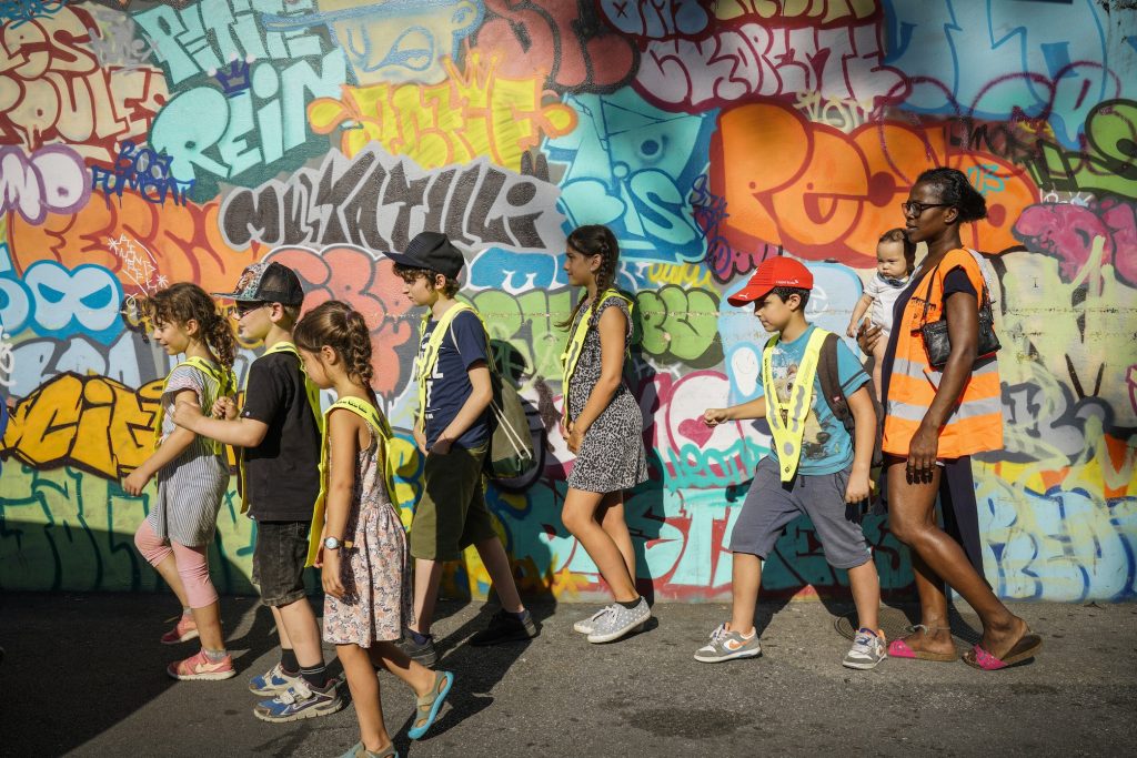 Andare a scuola in compagnia e in sicurezza (Lundi13 - Nicolas Rigetti)