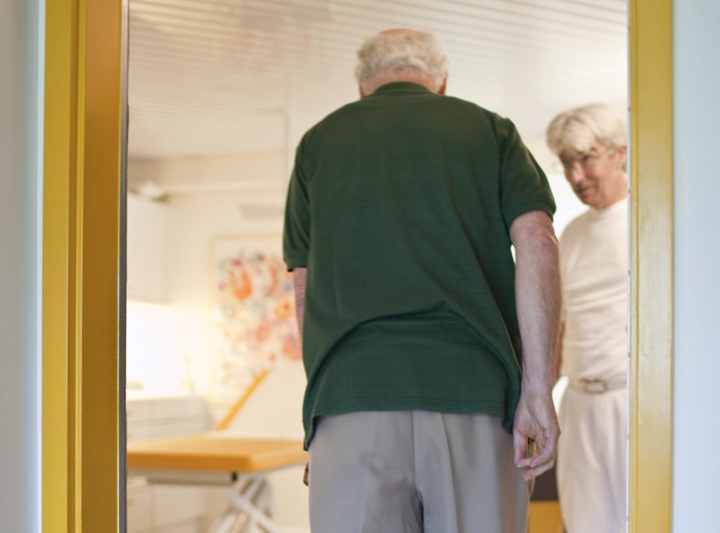 Tra i servizi proposti c’è anche l’organizzazione del trasporto per andare dal medico (Keystone)