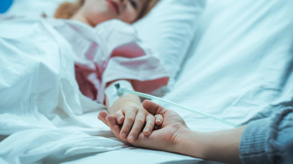 Si può ricevere l’aiuto di Lì&Là durante il periodo di ospedalizzazione di un figlio ma anche dopo il rientro a casa (Shutterstock)