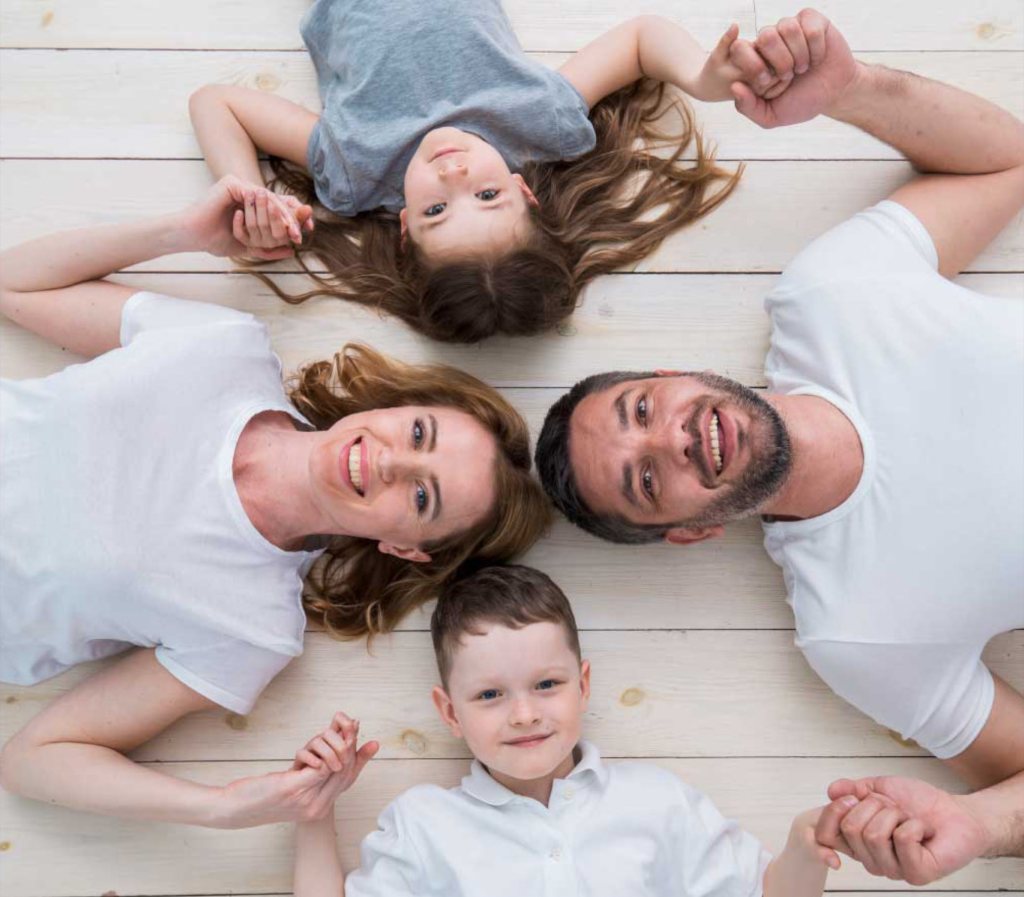 Il progetto «Una famiglia per una famiglia» vuole creare legami, relazioni e senso di comunità  (www.associazionelora.ch)