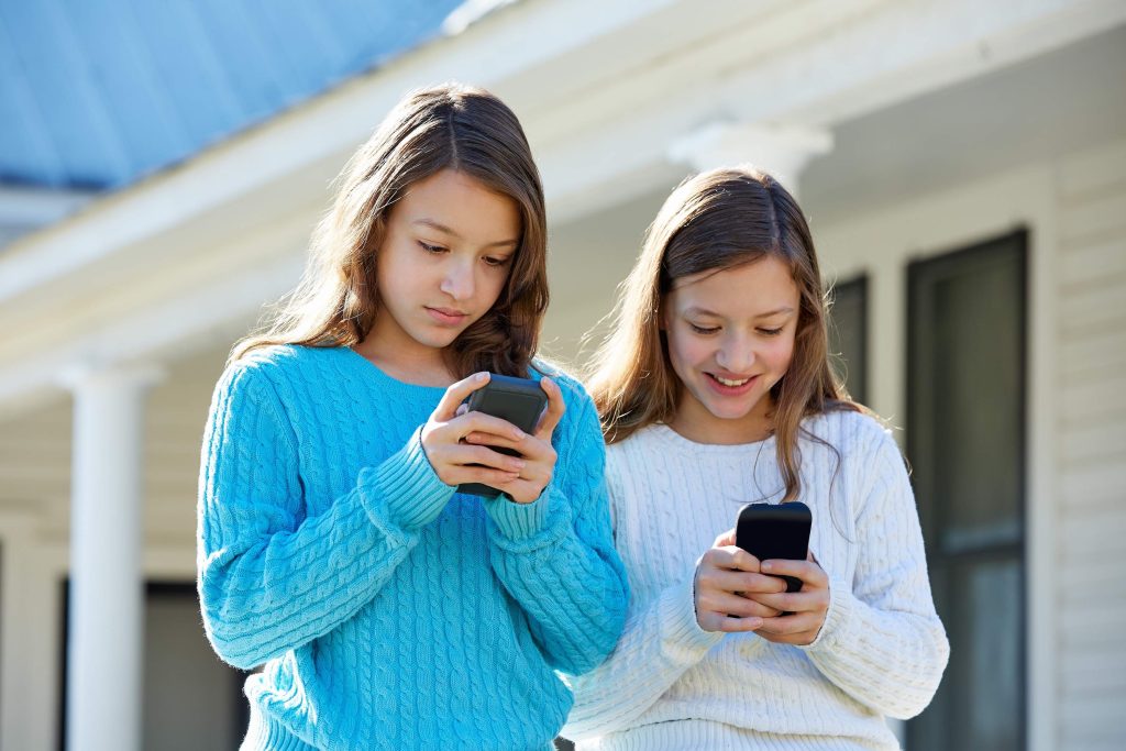 Gli adolescenti hanno una vita online e i genitori devono interessarsene (Marka)