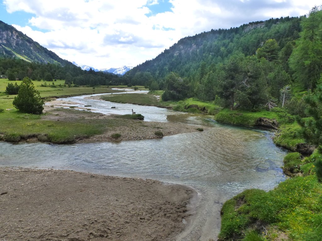 Corso di fiume in montagna